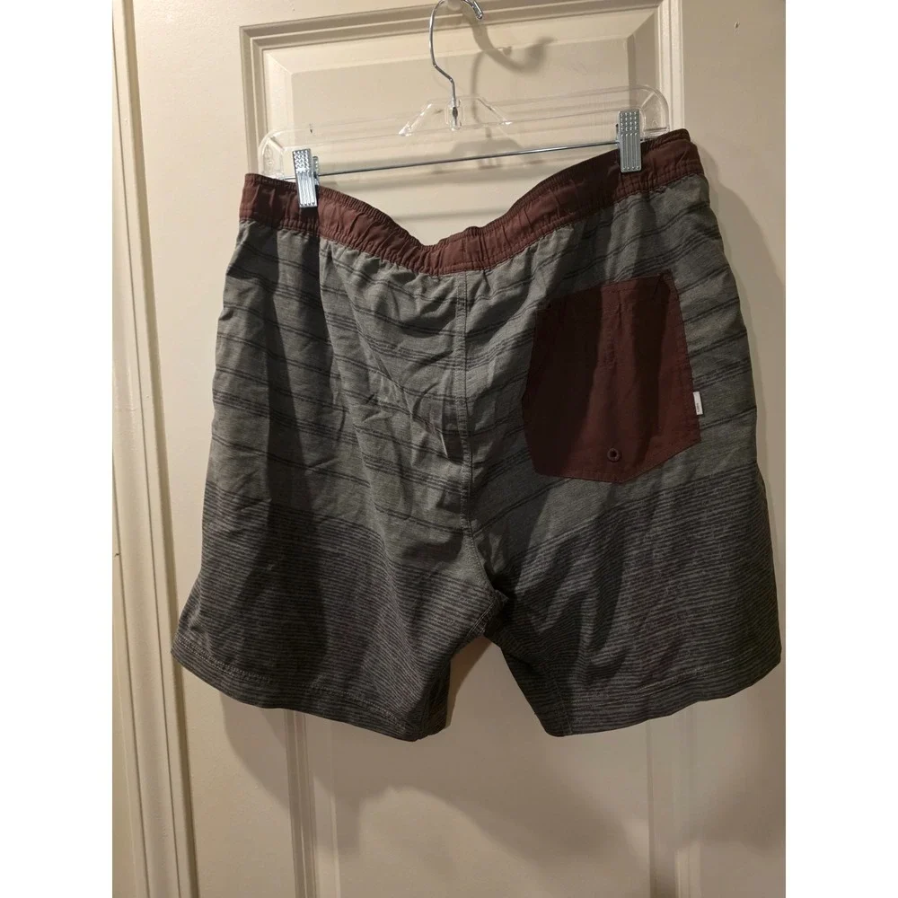 Vuori Men's Gray Striped Shorts SZ M